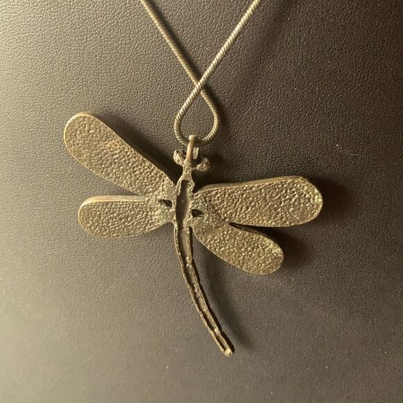 Vintage Dragonfly Necklace, in Antiqued Gold tone, Unmarked - Picture 3 of 4